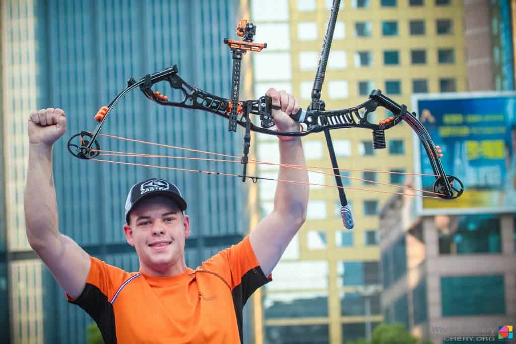 Mike Schloesser pakt Wereldrecord en Individueel Goud in Shanghai