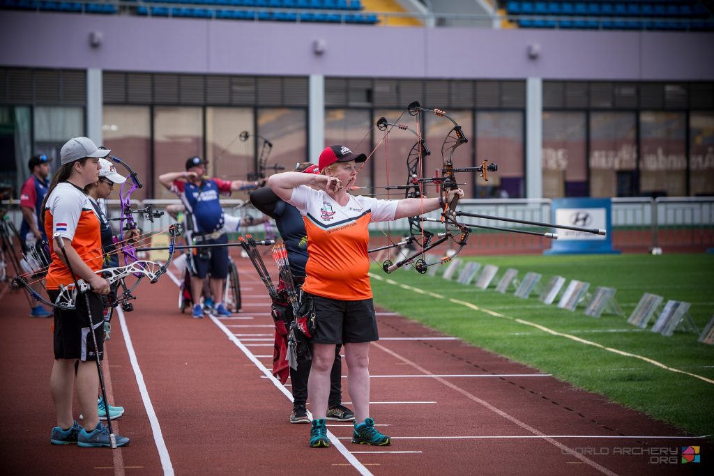 Schloesser en Dames Compound op voor World Cup Brons