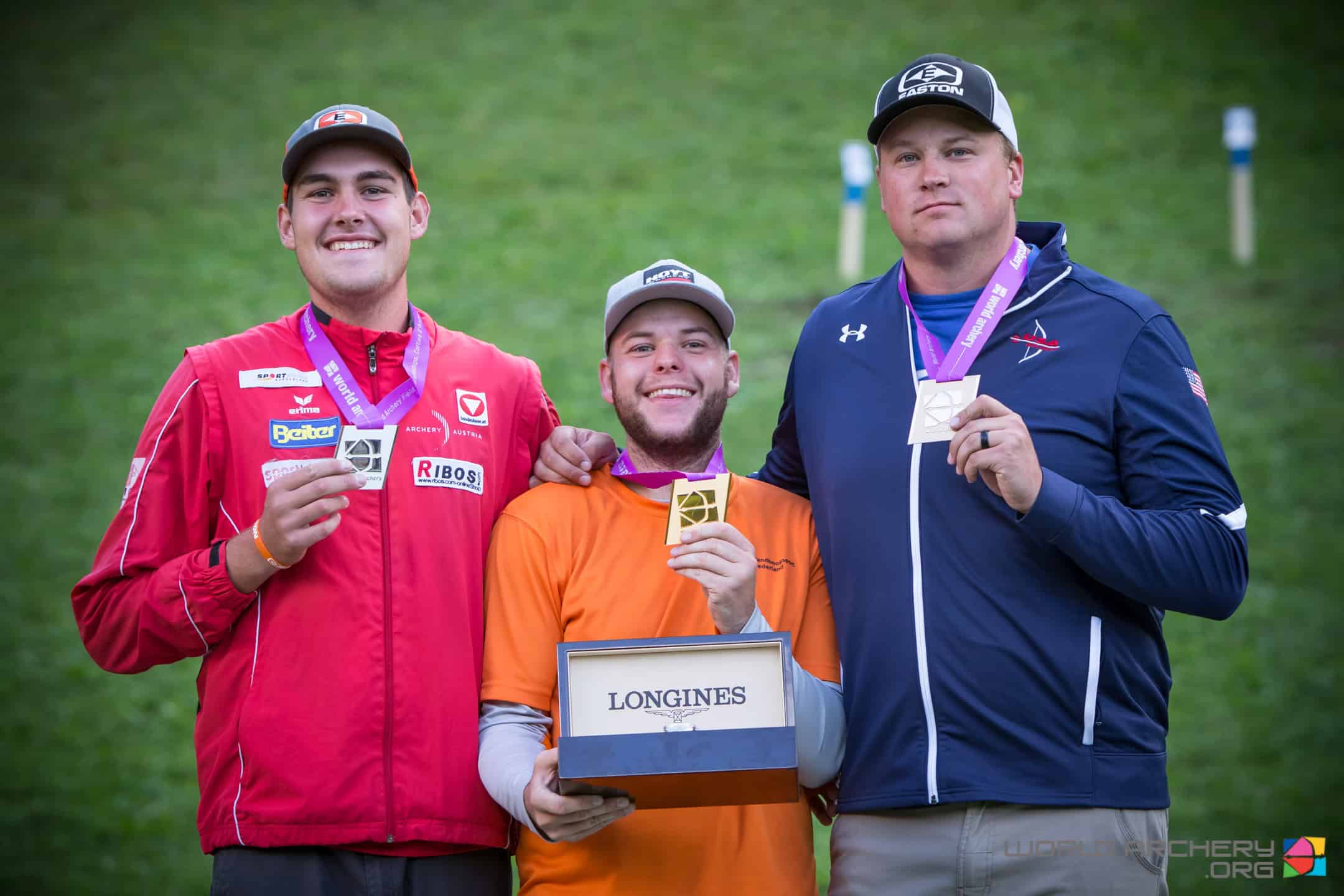 Mike Schloesser pakt wereldtitel bij velddebuut. Bakker grijpt zilver.