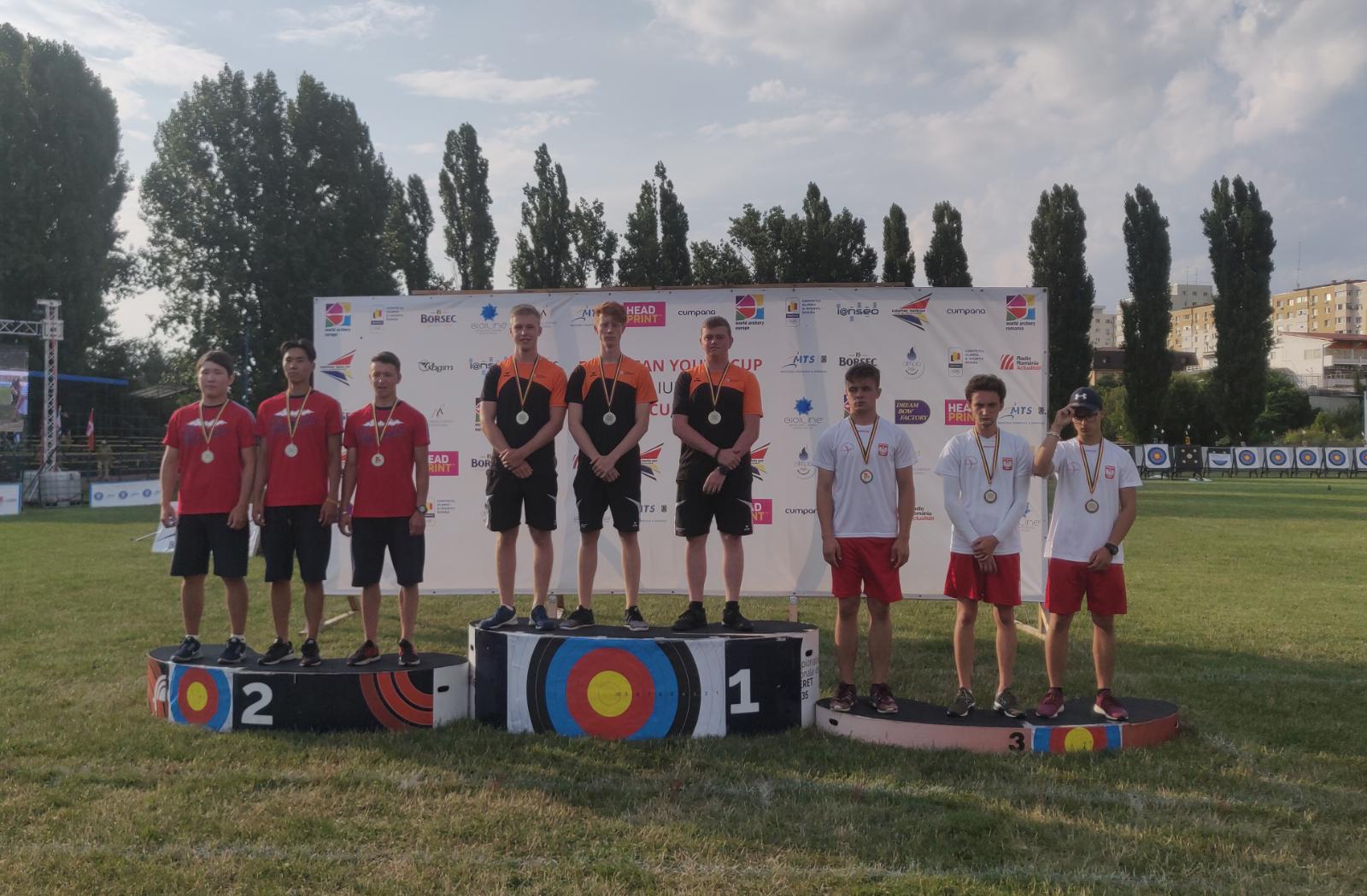 Junior recurve team pakt overtuigend goud in Youth Cup Boekarest