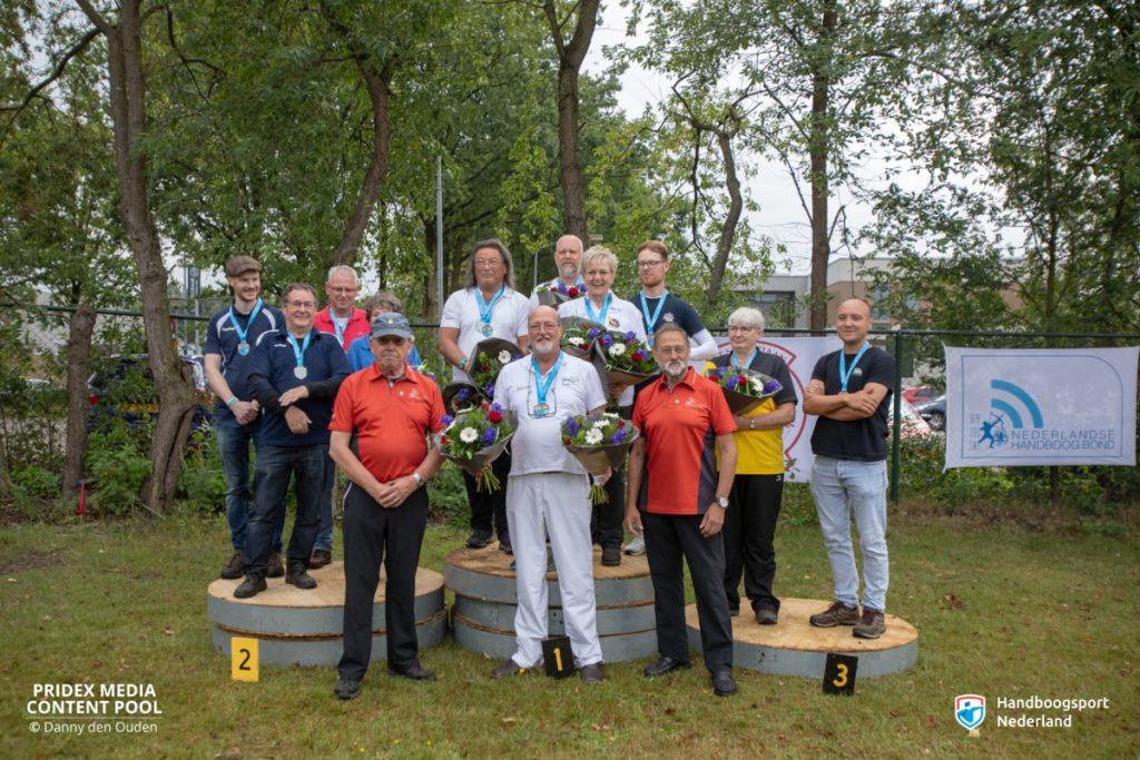 Schutters VZOS Santpoort op de hoogste trede tijdens NK Hout
