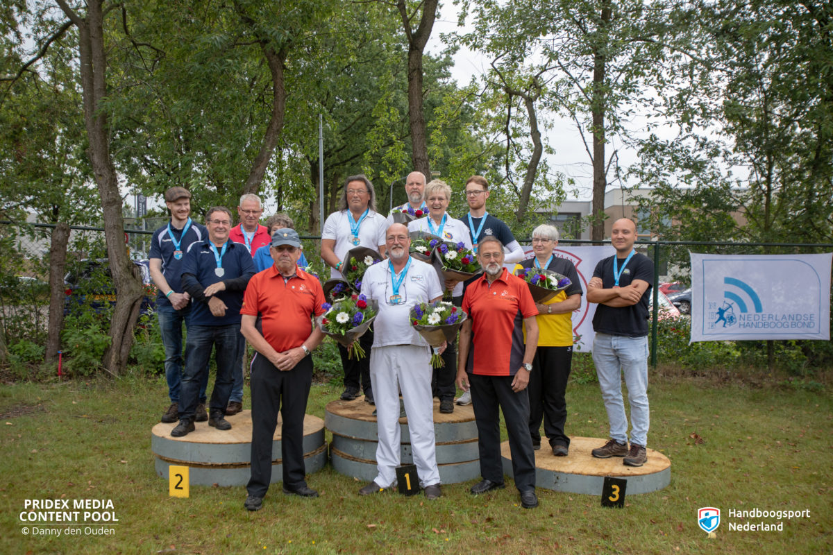 Schutters VZOS Santpoort op de hoogste trede tijdens NK Hout