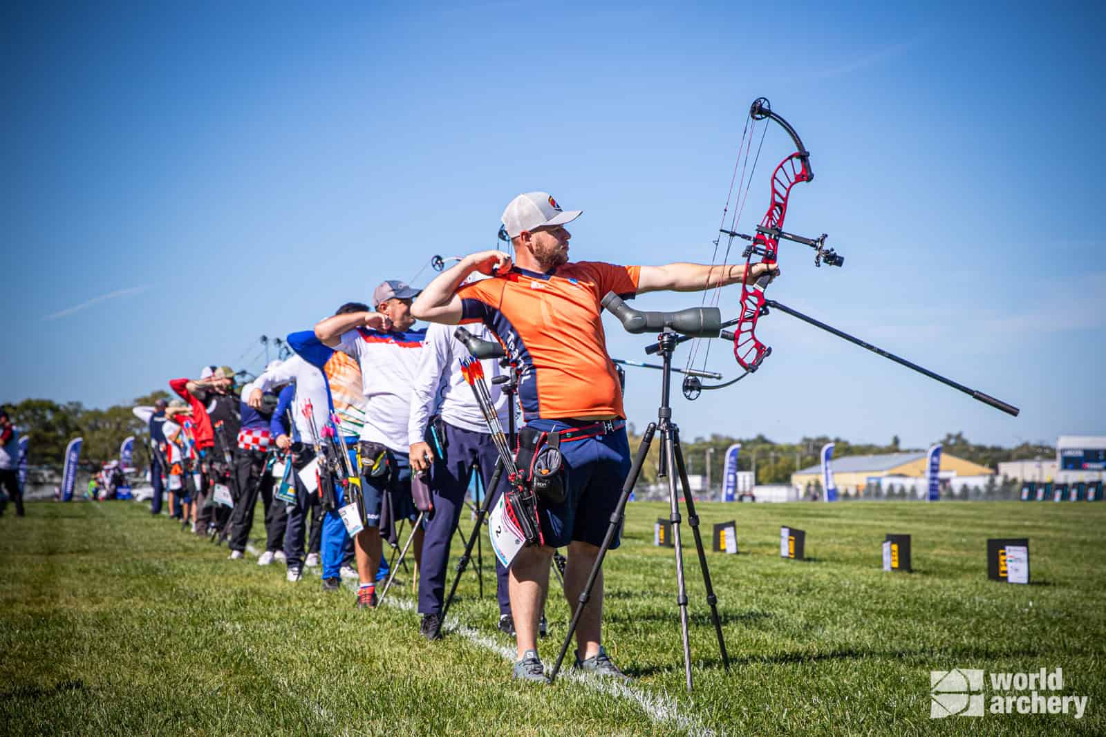 WK Outdoor: Mike Schloesser andermaal Mr Perfect en door naar kwartfinale