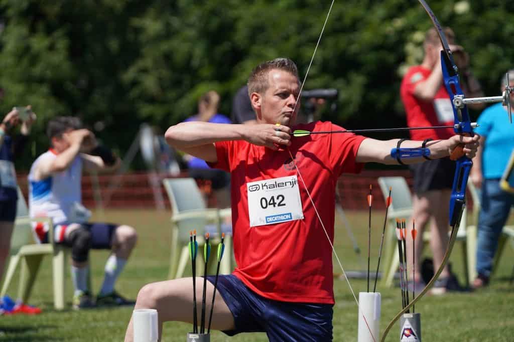 Zonnige sprint Run Archery Brabant bij De Meierijers